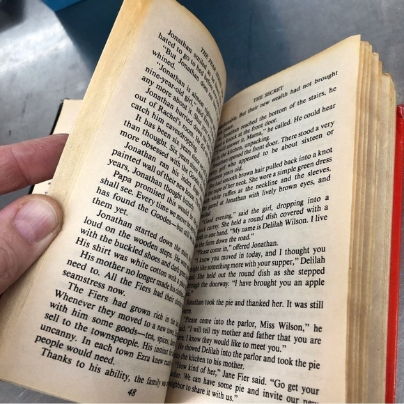 Vintage The Fear Street Saga: #2 The Secret, by: R.L. Stine, Hardcover book - Picture 4 of 5